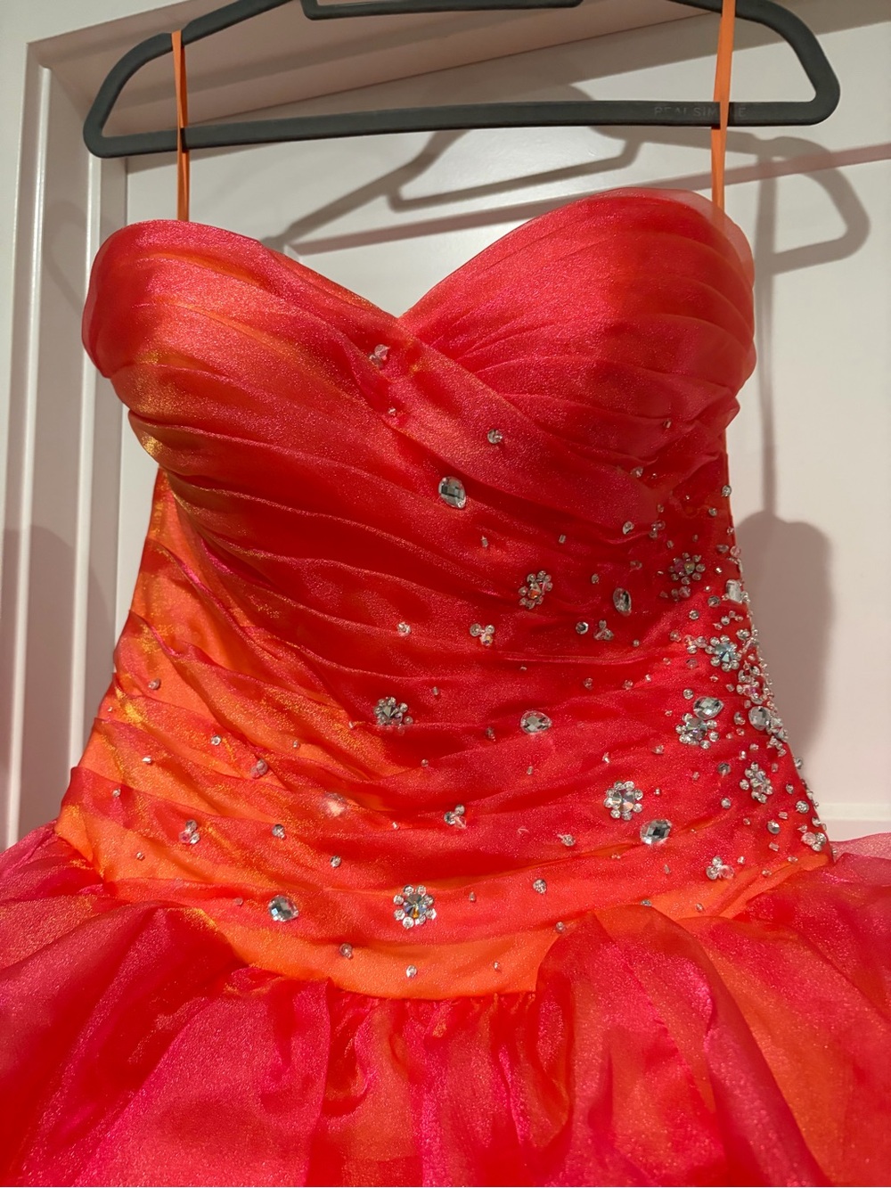 Formal dress - Picture 2 of 6
